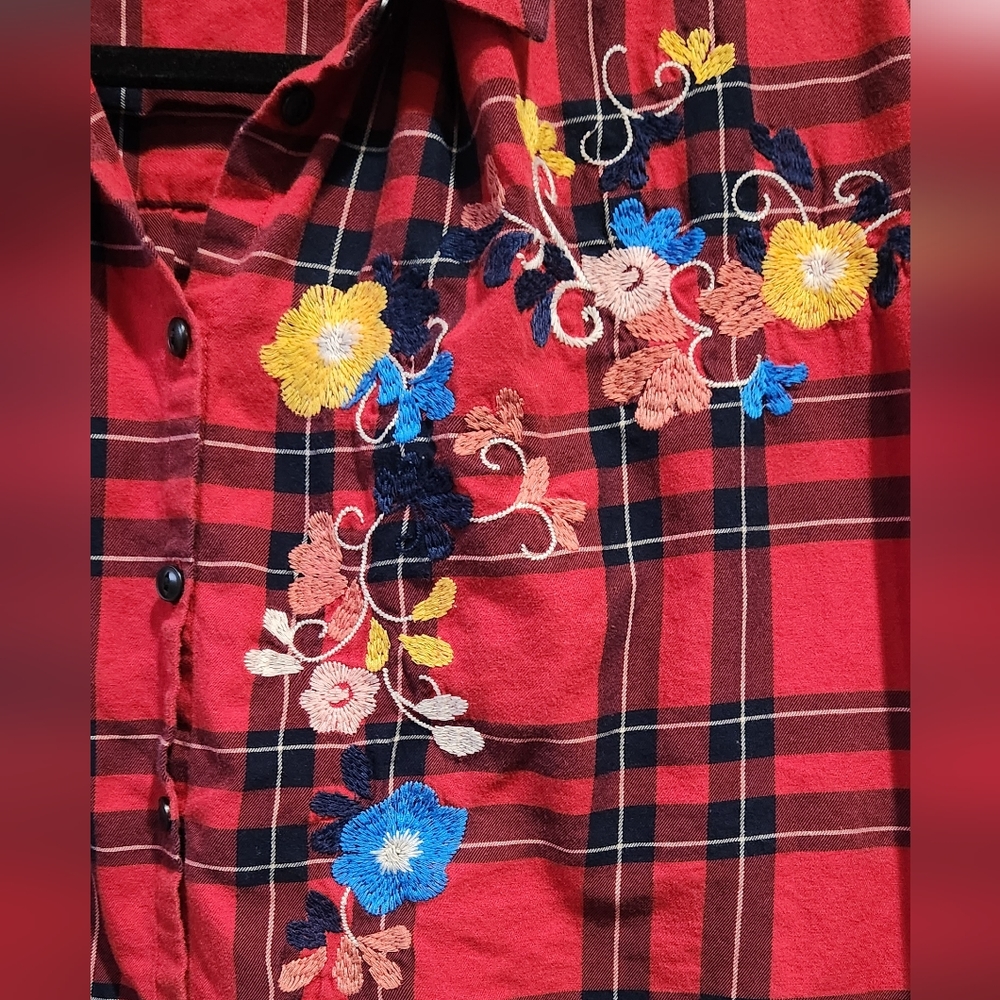 Madewell red black embroidered plaid button down shirt size Small - Picture 2 of 8